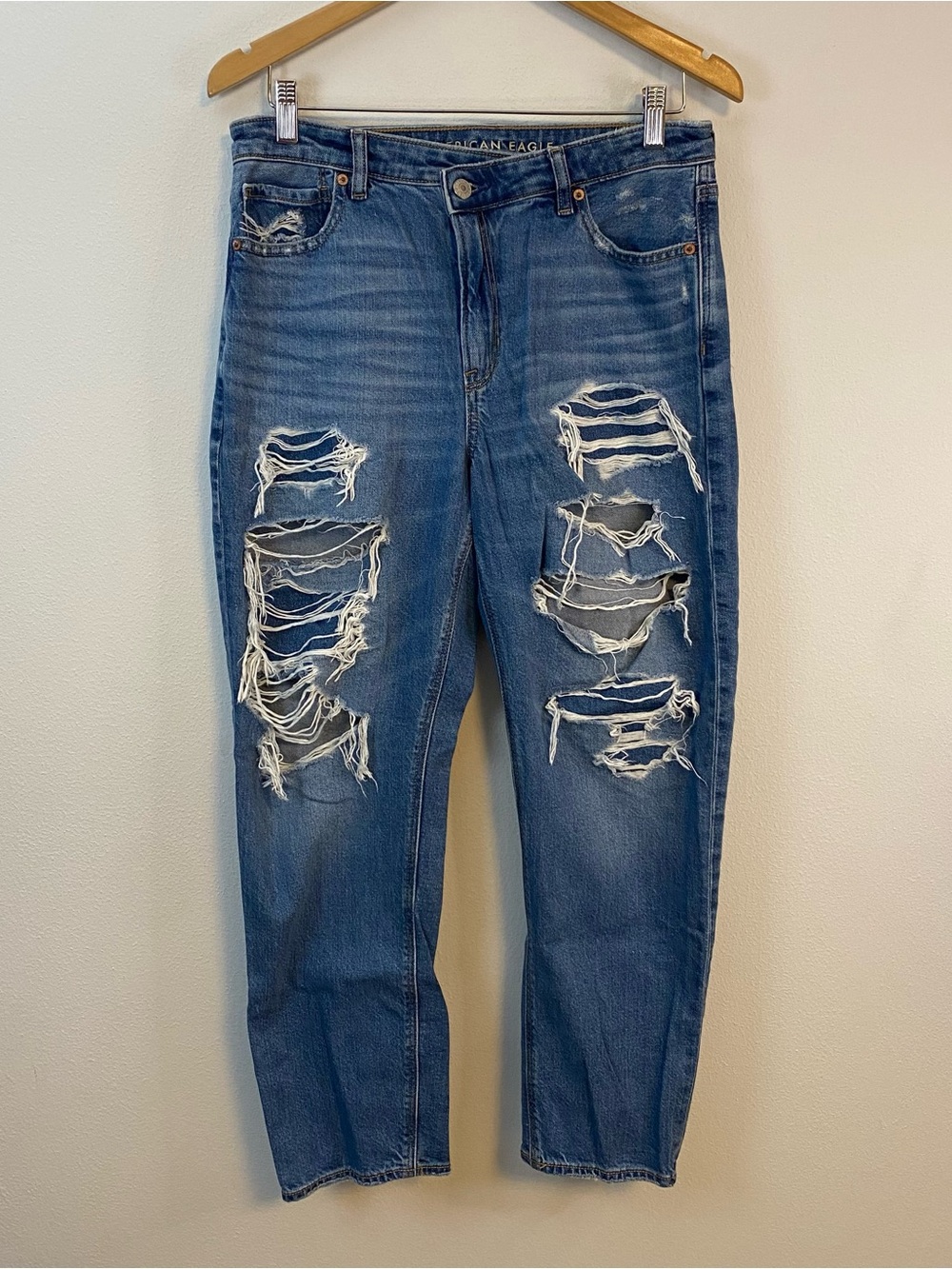 American Eagle Distressed Mom Jean Strigid Blue Jean Women’s 10